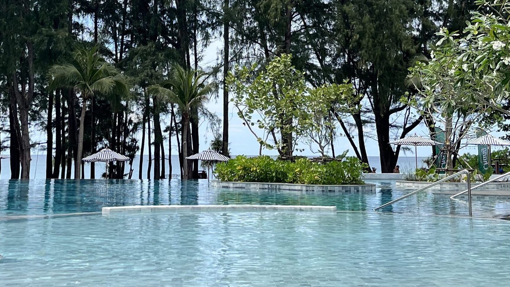 ル メリディアン プーケット マイ カオ ビーチ リゾート　Le Méridien Phuket Mai Khao Beach Resort　プール