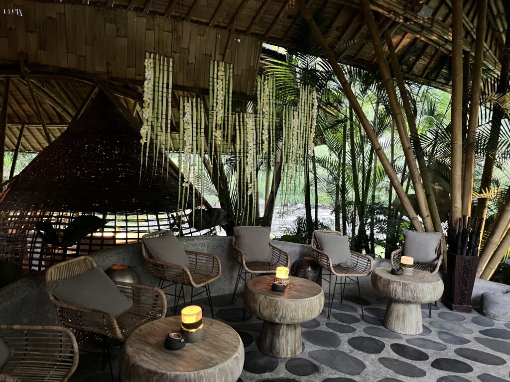 マンダパ・リッツ・カールトン・リザーブ　Mandapa, a Ritz-Carlton Reserve　レストラン　Kubu