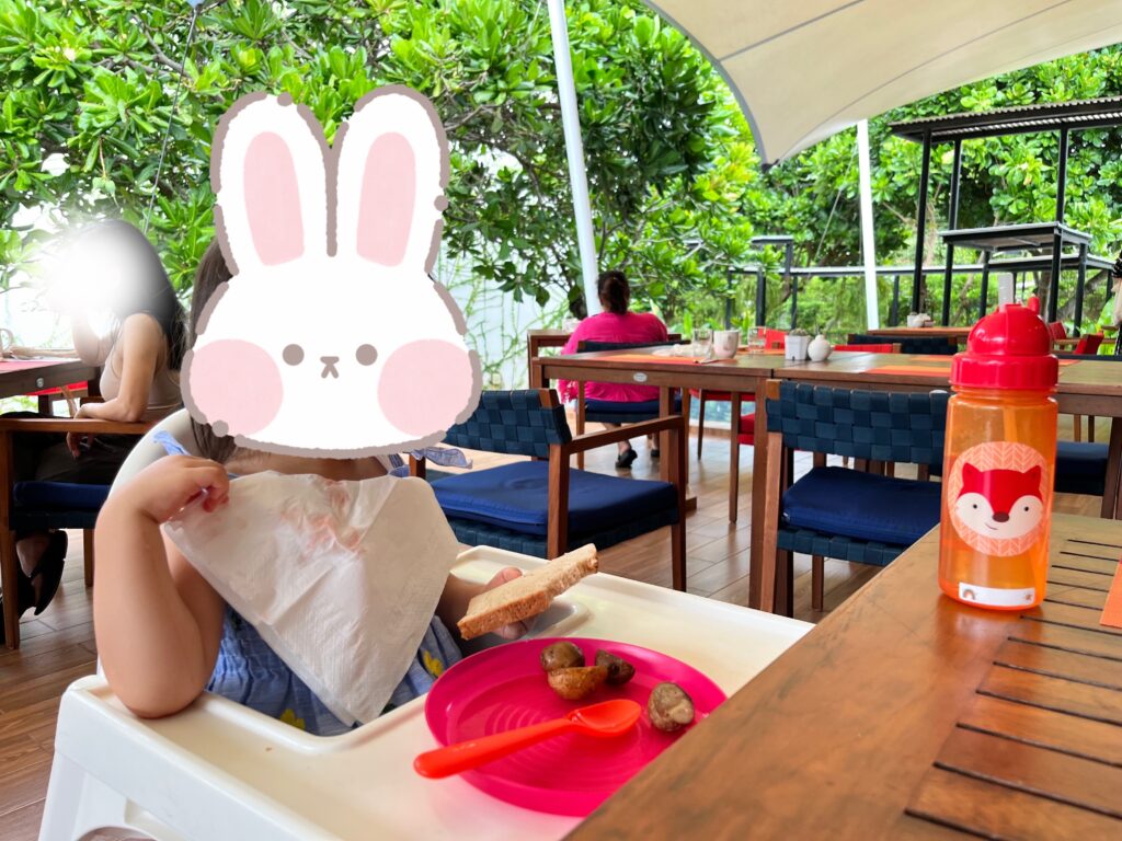 ル メリディアン プーケット マイ カオ ビーチ リゾート　Le Méridien Phuket Mai Khao Beach Resort　朝食　ベビーチェア　子どもカトラリー