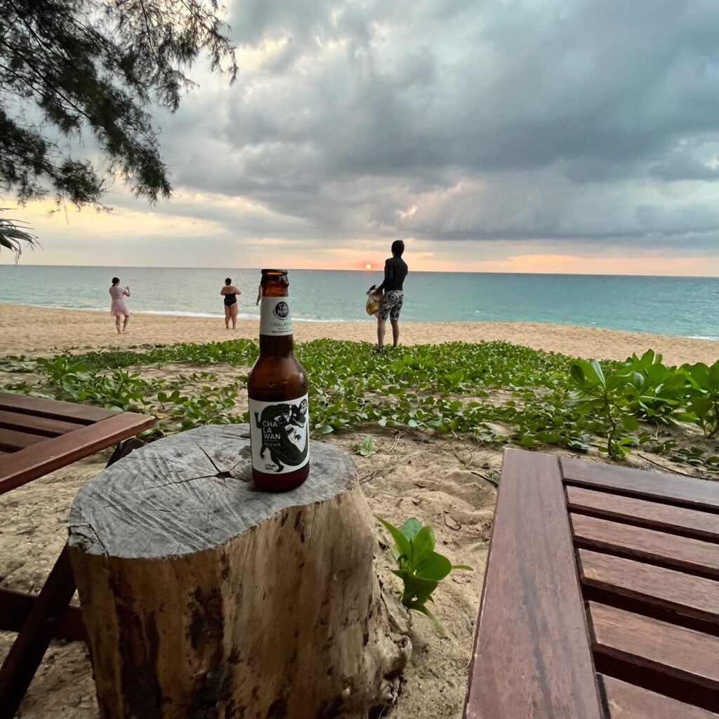 ル メリディアン プーケット マイ カオ ビーチ リゾート　Le Méridien Phuket Mai Khao Beach Resort　海　ビーチ　夕日　バー