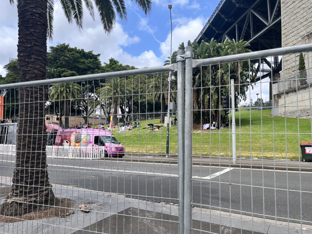 シドニーの年越しカウントダウン花火(Sydney New Year's Eve Fireworks)大晦日の朝の場所取りの様子